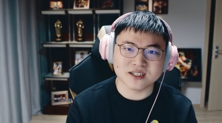 Uzi迎来十赛季高光表现，利物浦球迷沸腾！